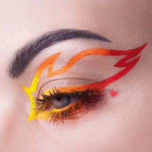 eyeliner-grafico-tendencias-maquillaje